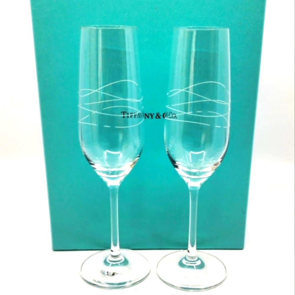 Tiffany & Co. Japan Exclusive Blue Champagne Flutes in a box